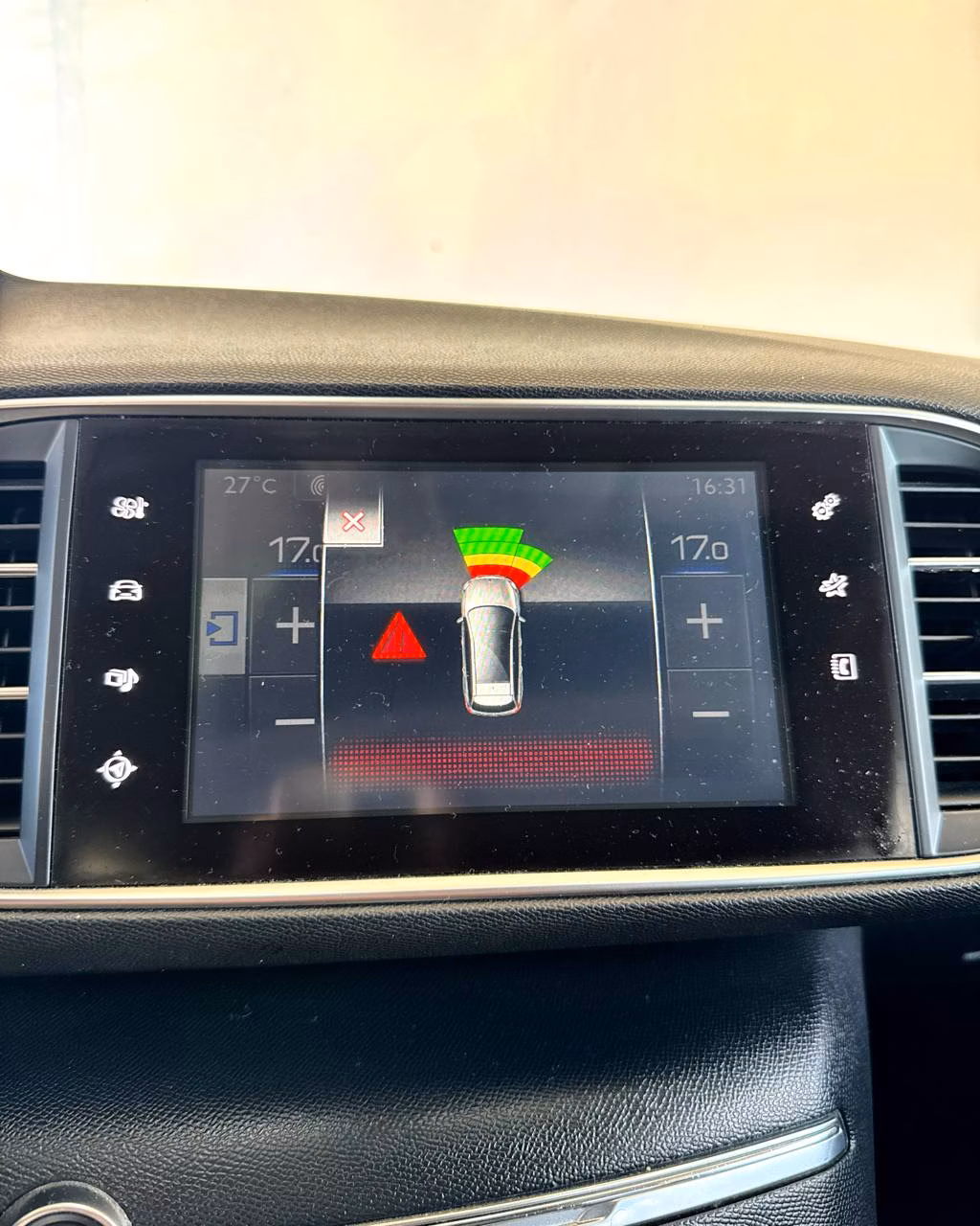 Peugeot 308 фото 12