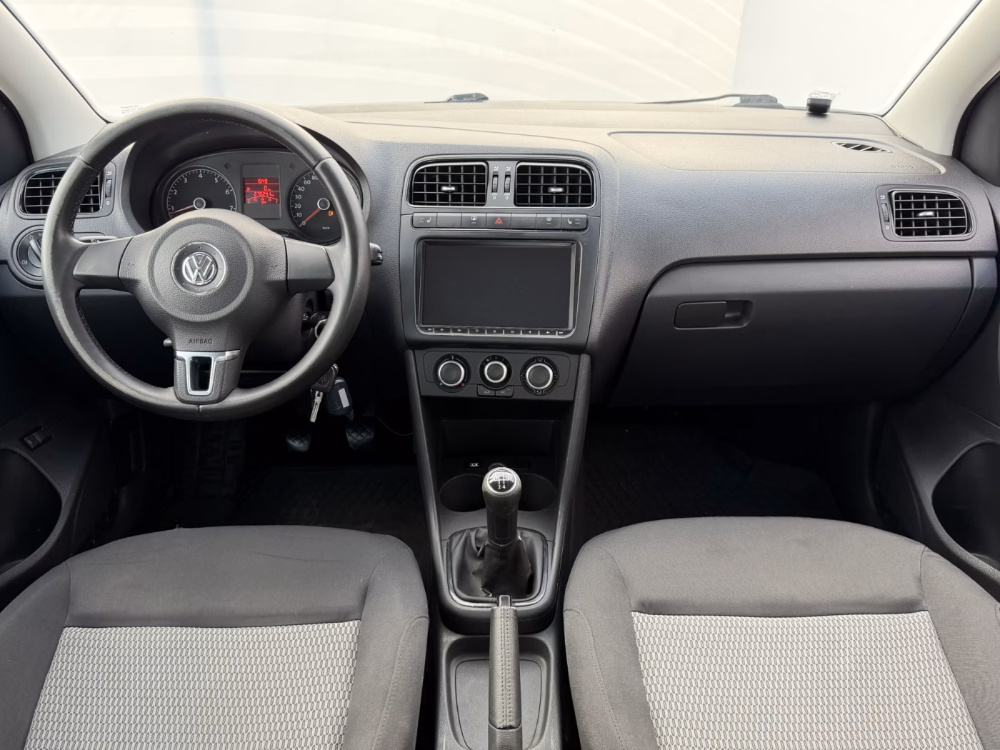 Volkswagen Polo Sedan фото 11