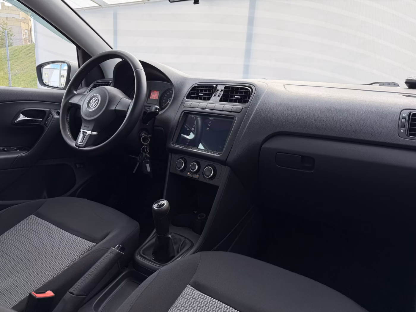 Volkswagen Polo Sedan фото 9
