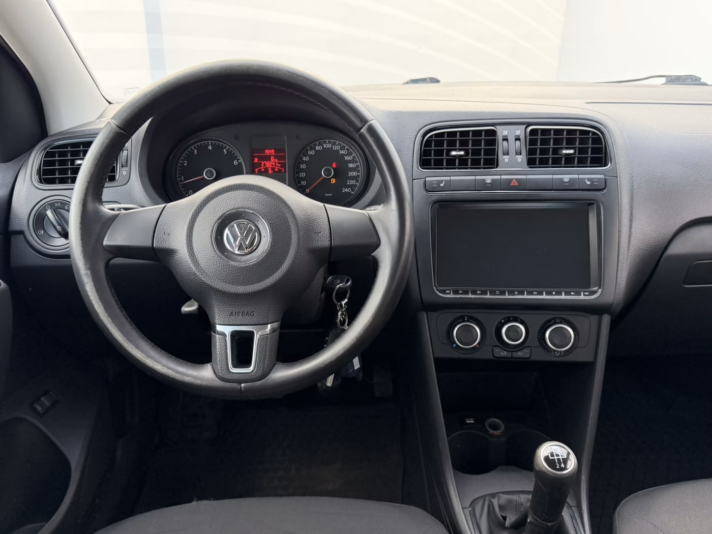 Volkswagen Polo Sedan фото 12
