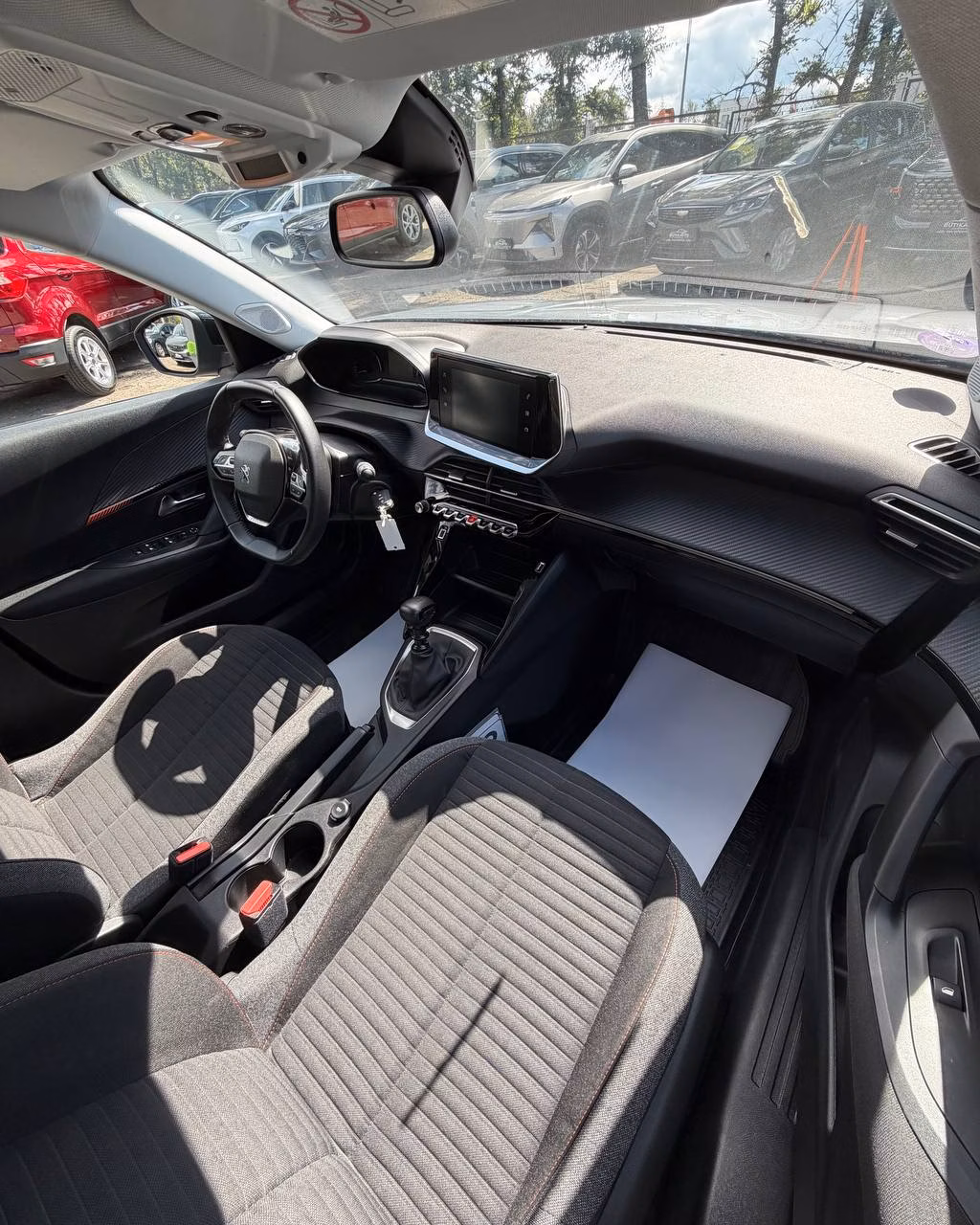 Peugeot 2008 фото 8