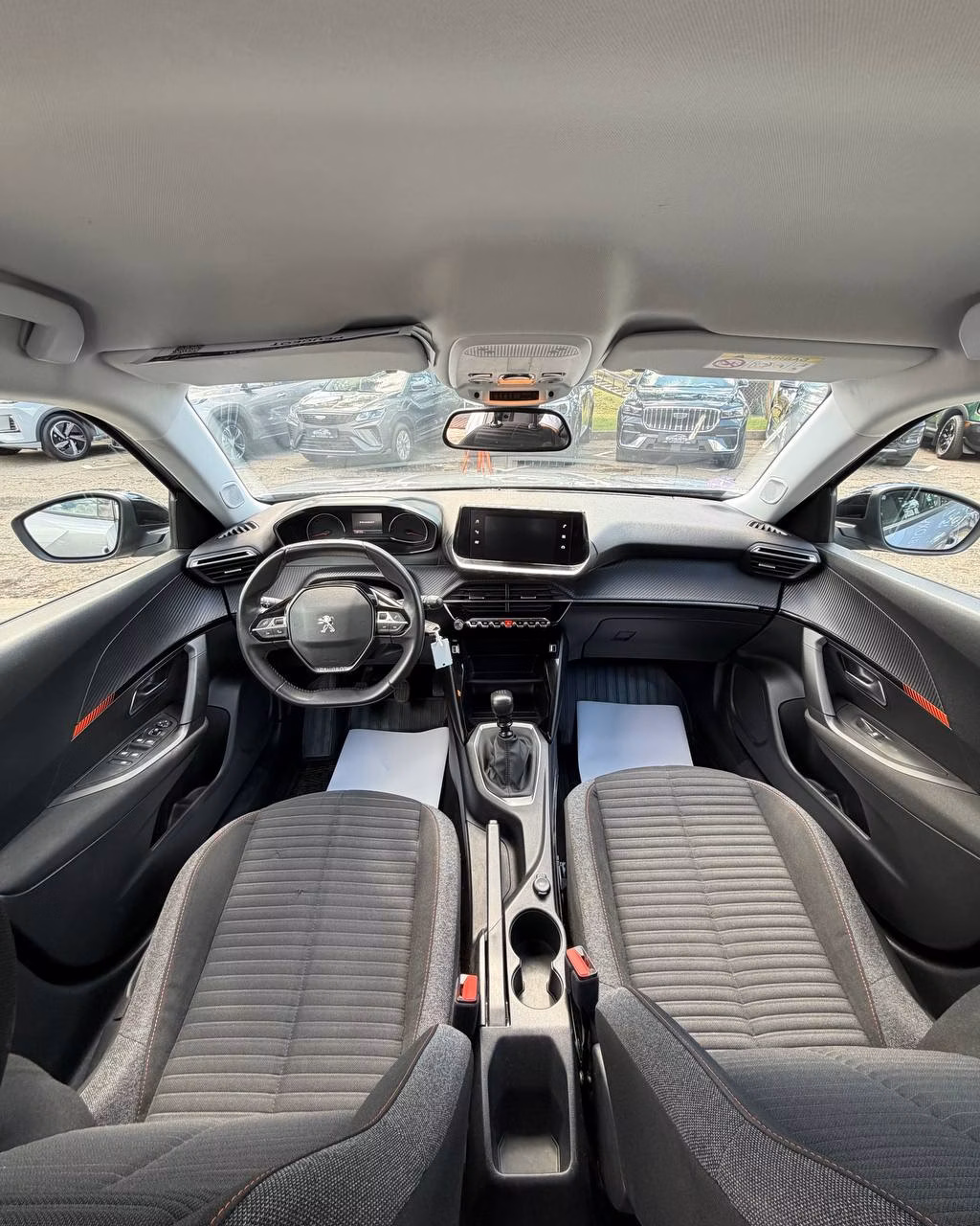 Peugeot 2008 фото 9