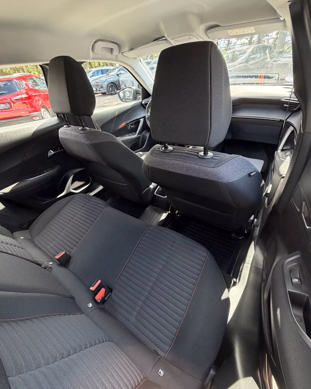 Peugeot 2008 фото 10