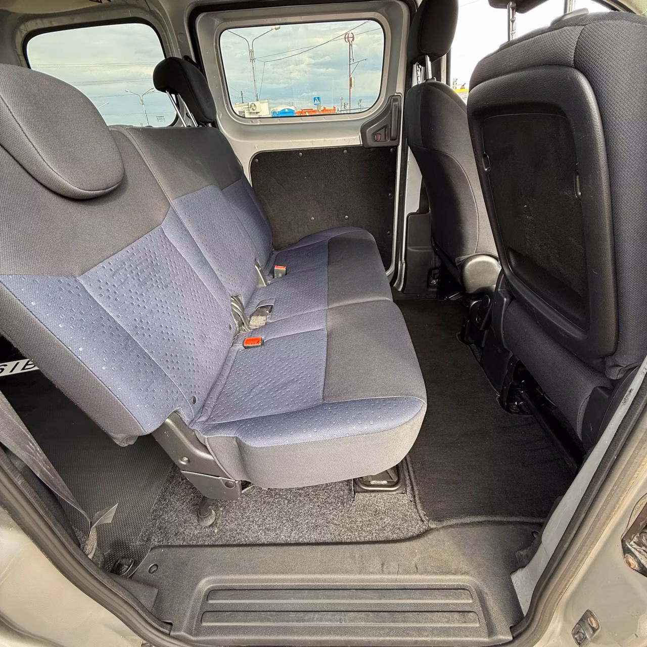 Nissan NV200 фото 15