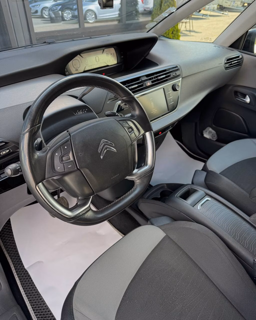 Citroen C4 Grand Picasso фото 12