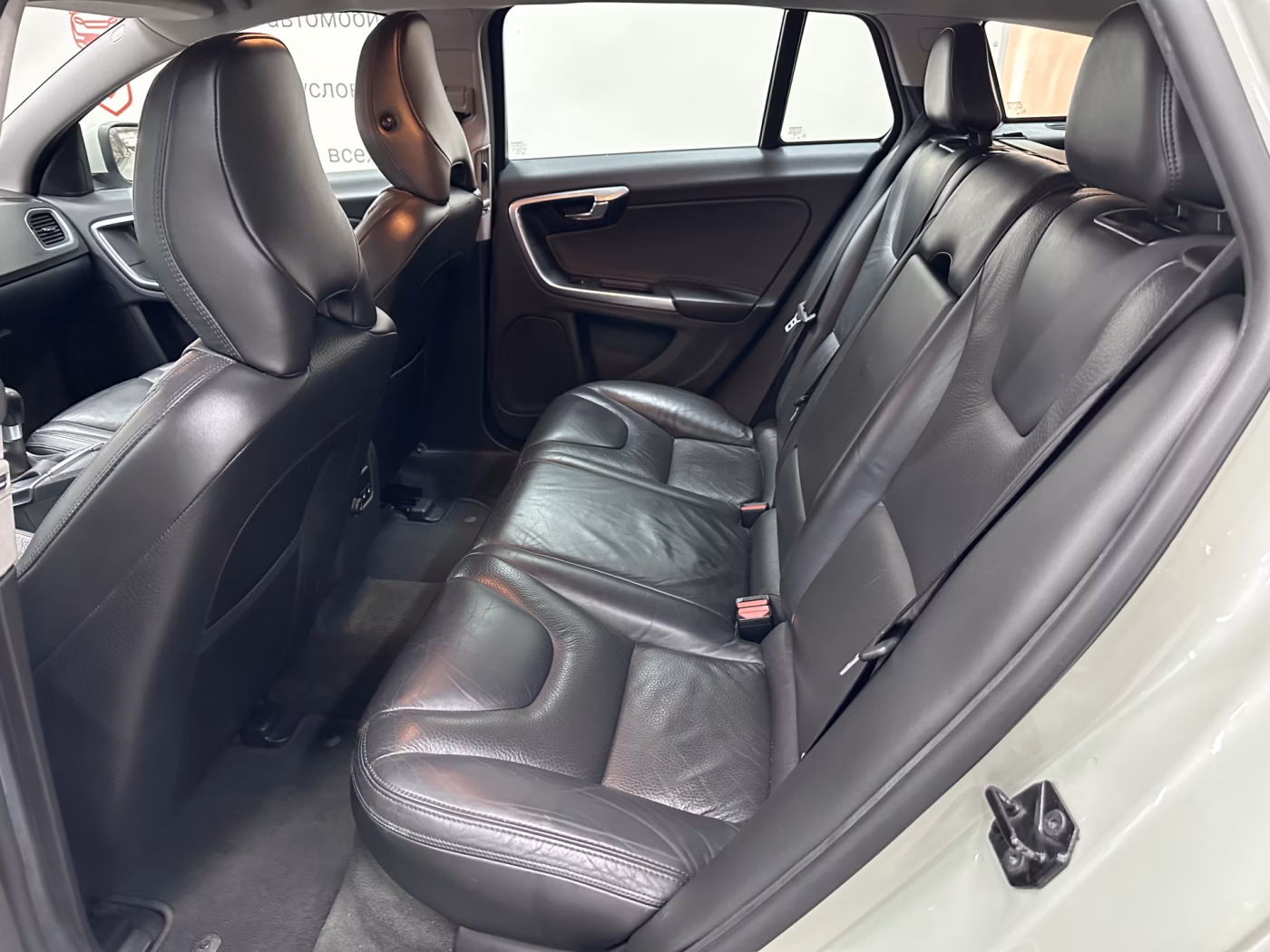 Volvo V60 фото 9