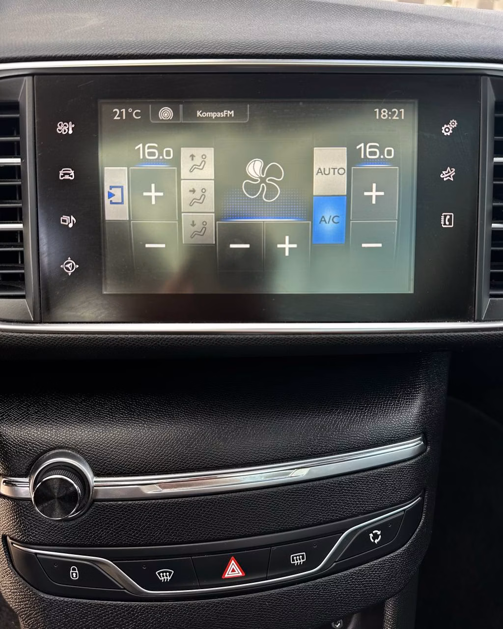 Peugeot 308 фото 13
