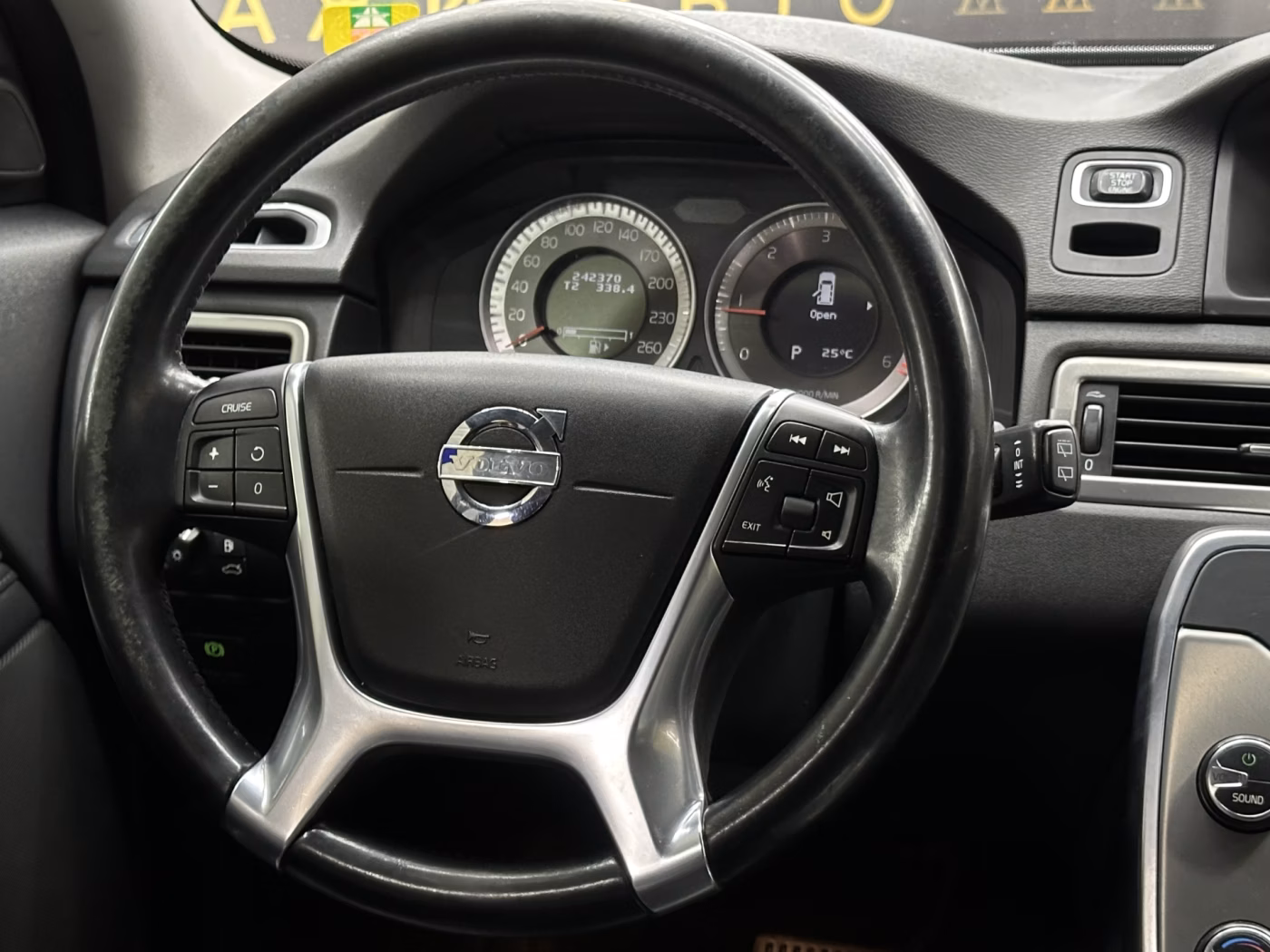Volvo V70 фото 12