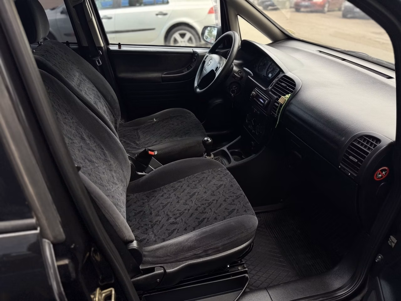 Opel Zafira фото 8