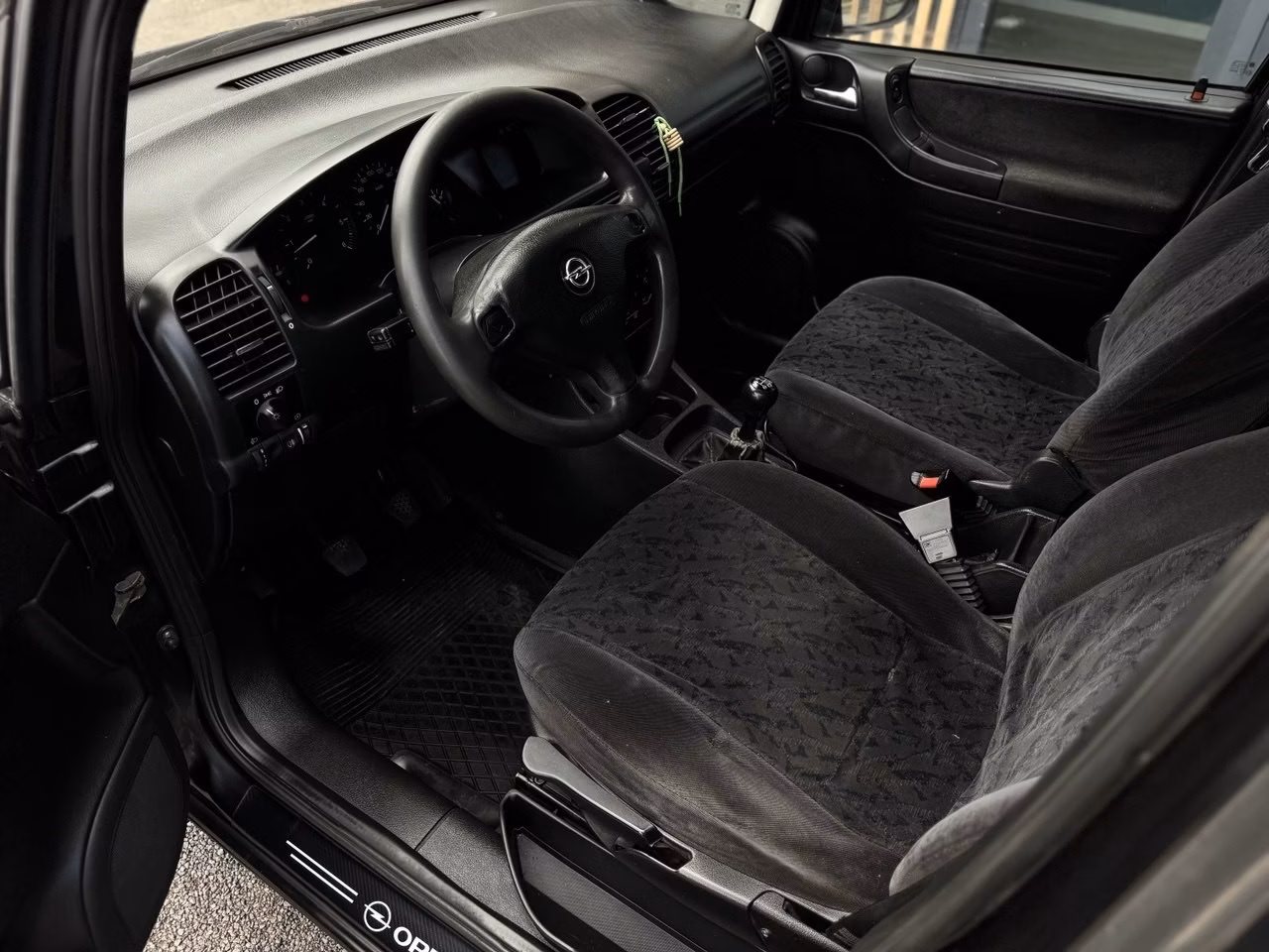 Opel Zafira фото 6