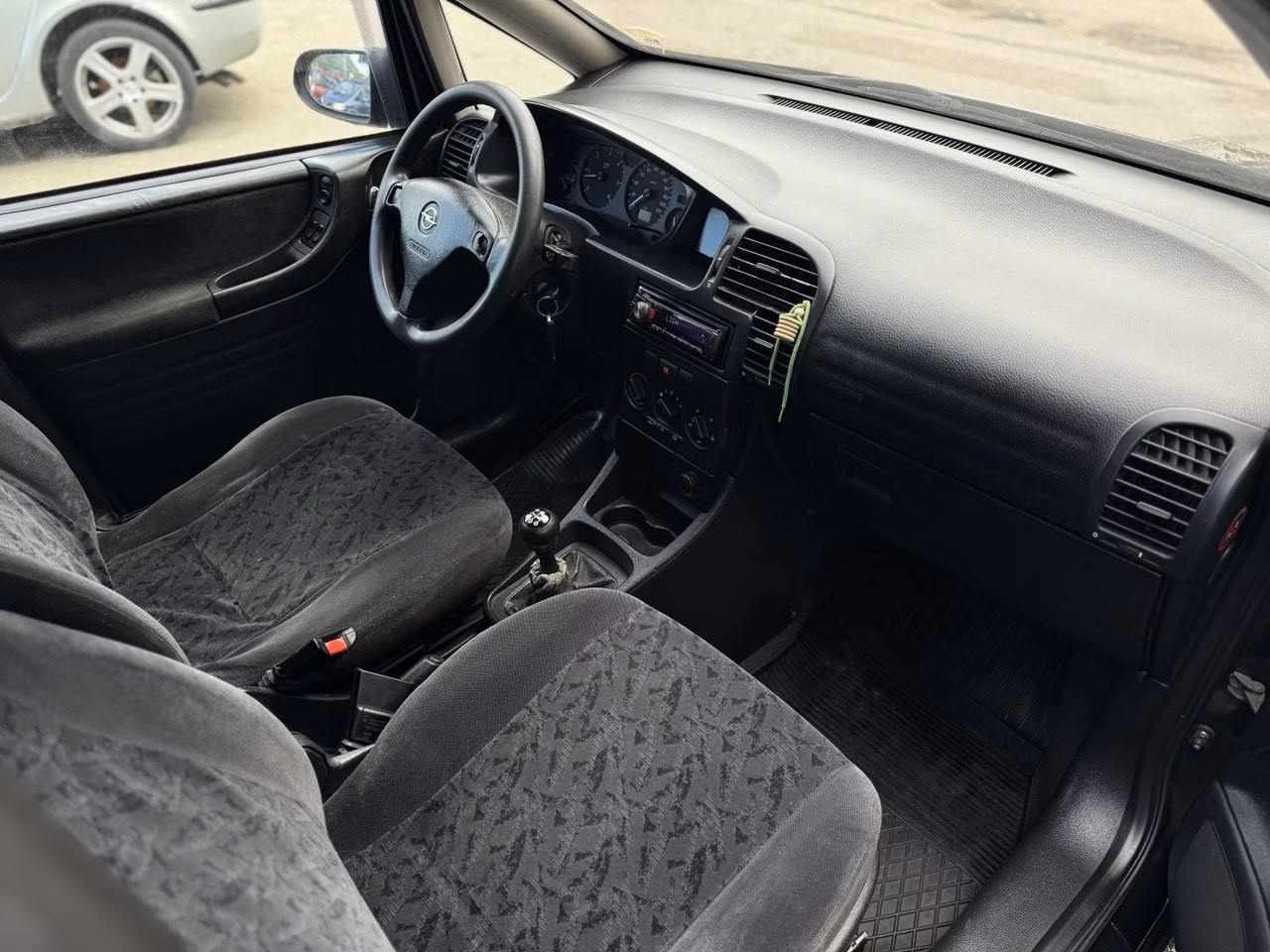 Opel Zafira фото 9
