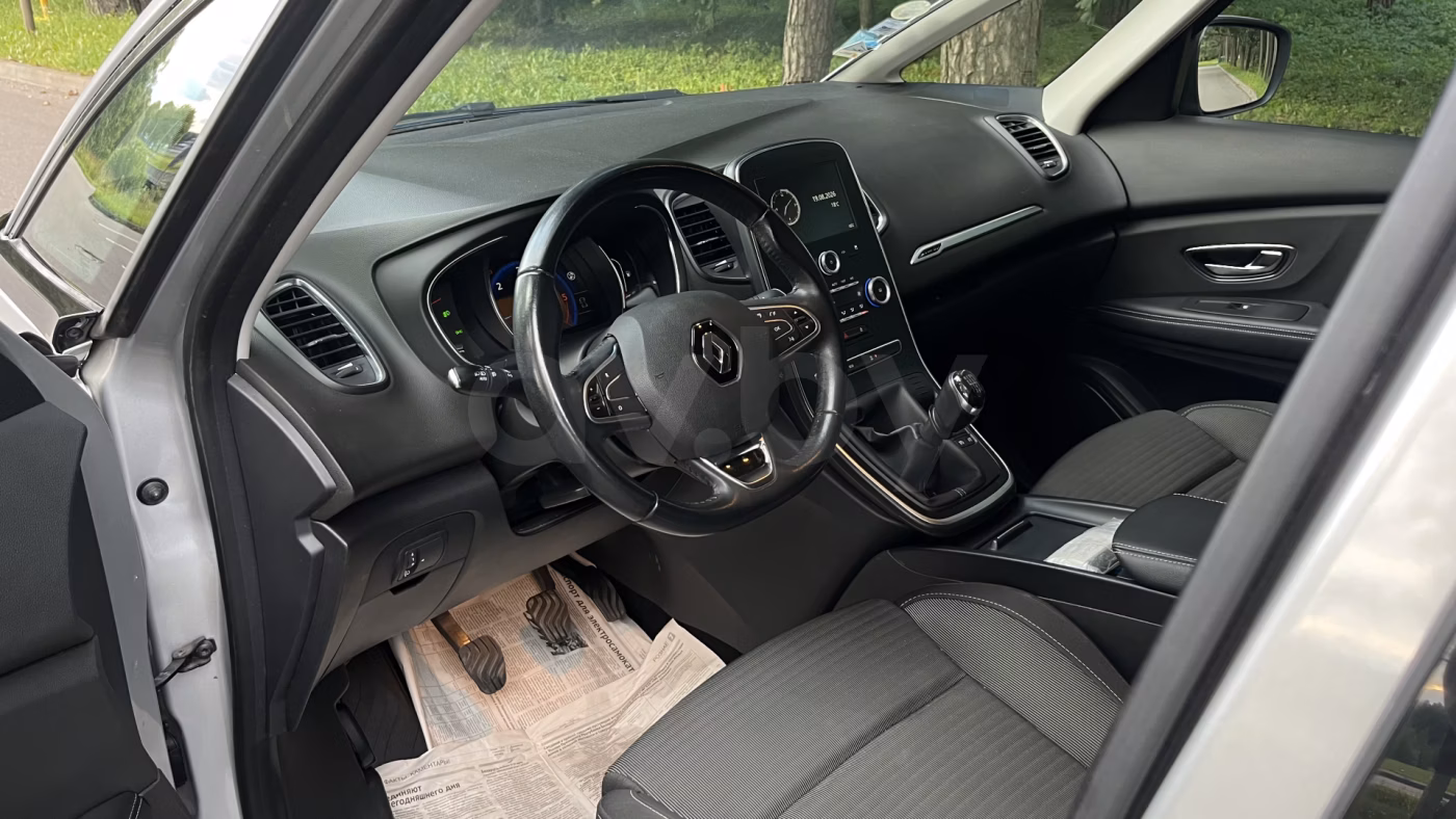 Renault Scenic фото 10