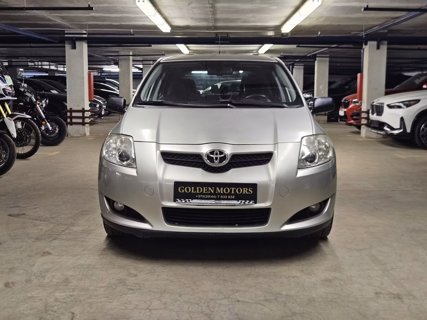 Toyota Auris фото 2