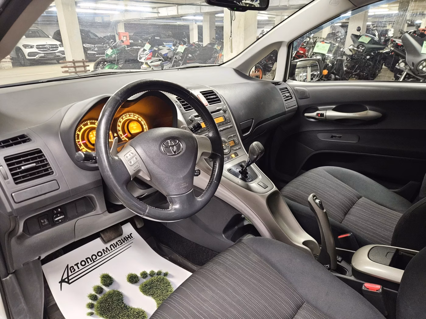 Toyota Auris фото 8