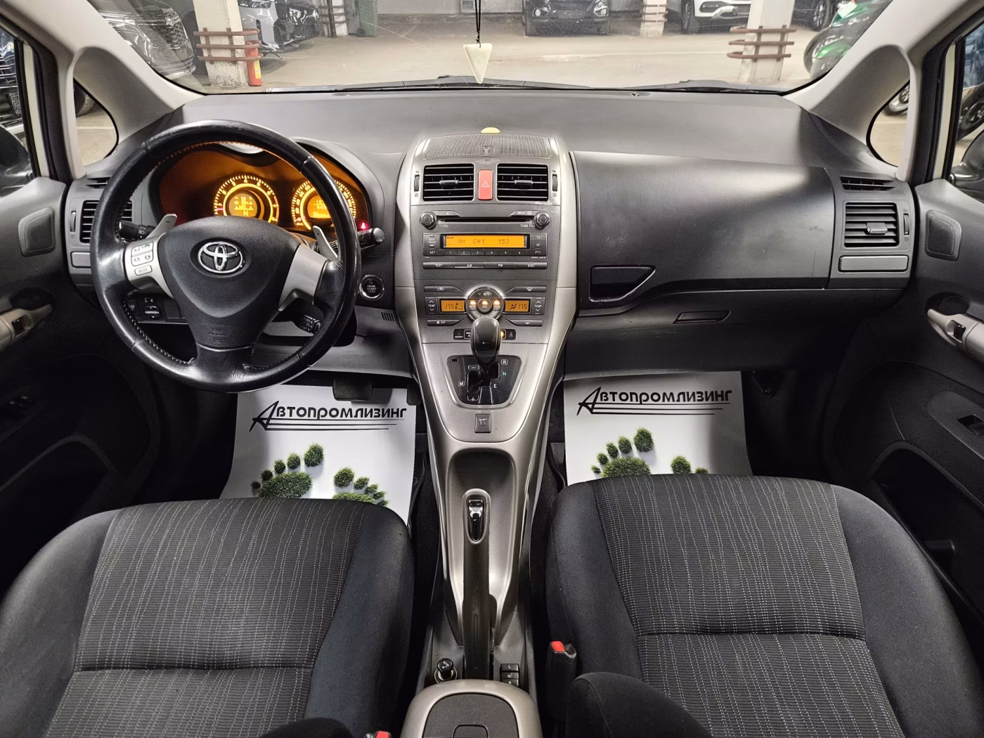 Toyota Auris фото 9