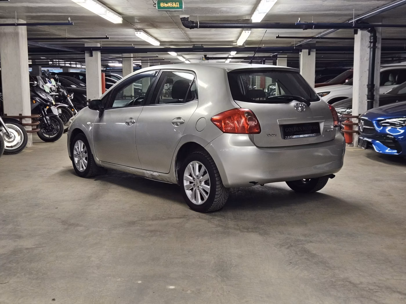 Toyota Auris фото 4