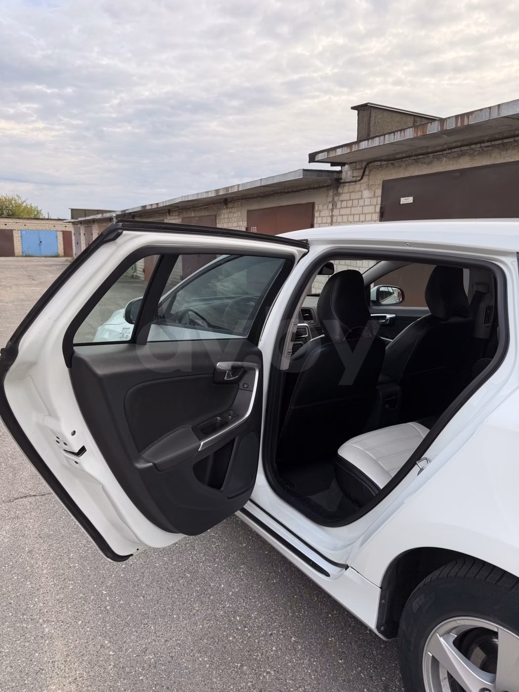 Volvo V60 фото 8