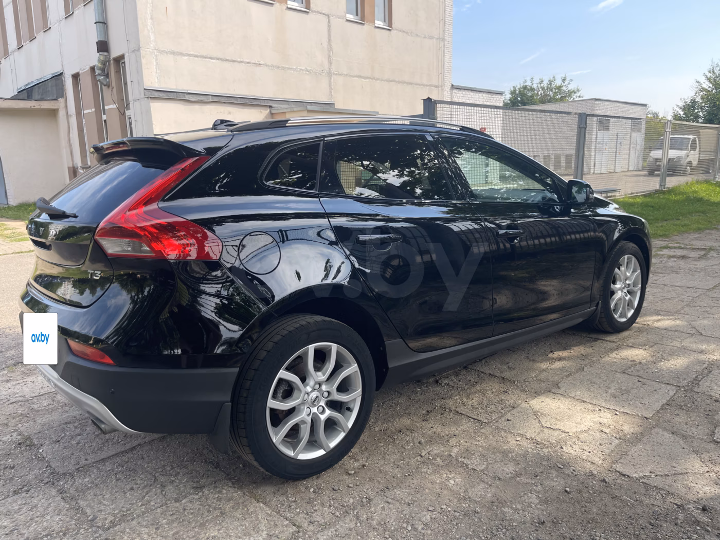 Volvo V40 Cross Country фото 8