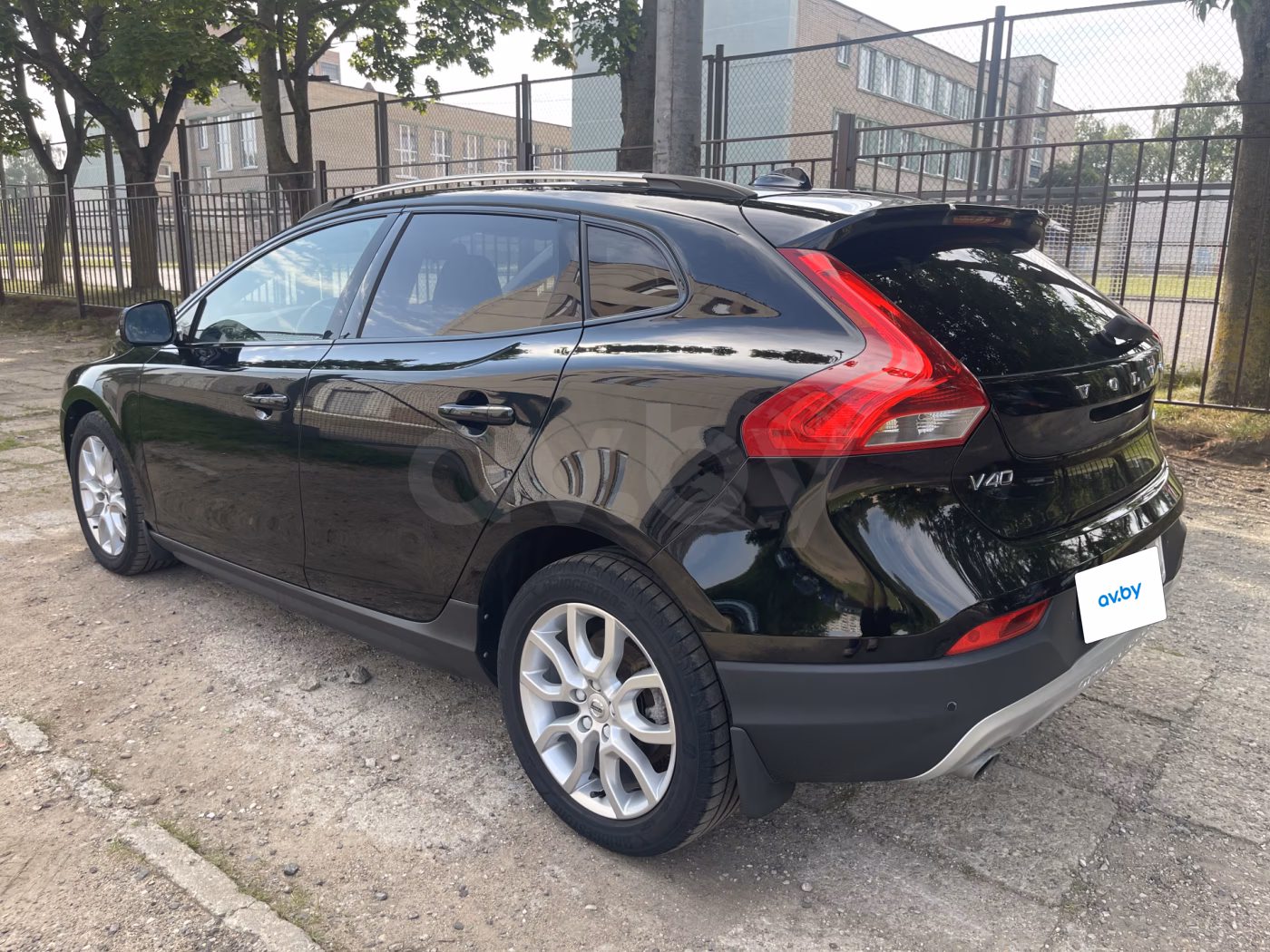 Volvo V40 Cross Country фото 7