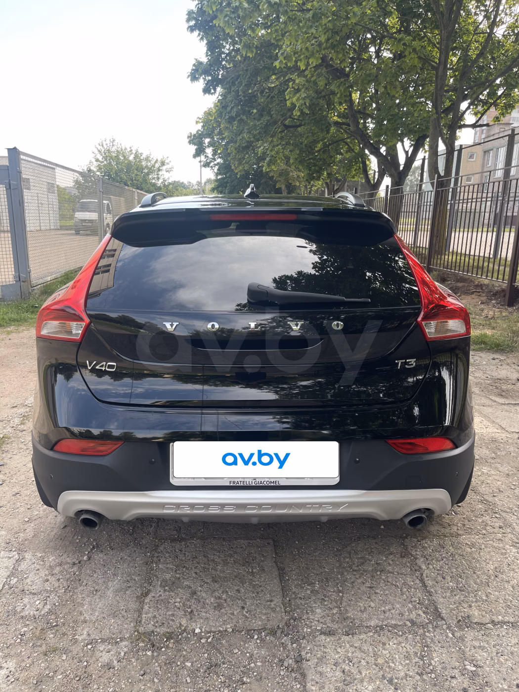 Volvo V40 Cross Country фото 12