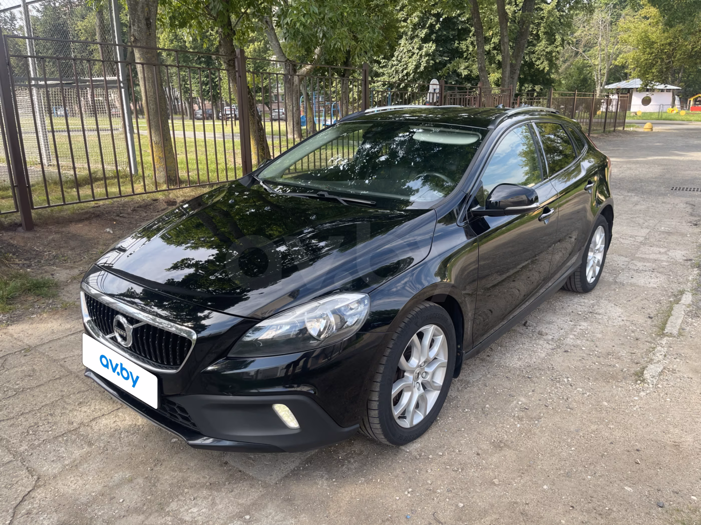 Volvo V40 Cross Country фото 6