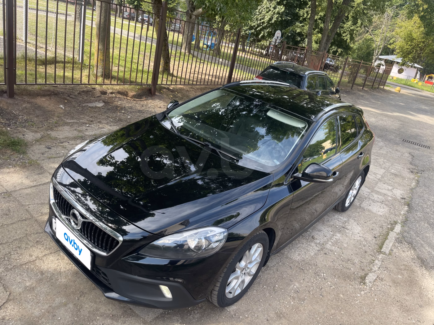 Volvo V40 Cross Country фото 2