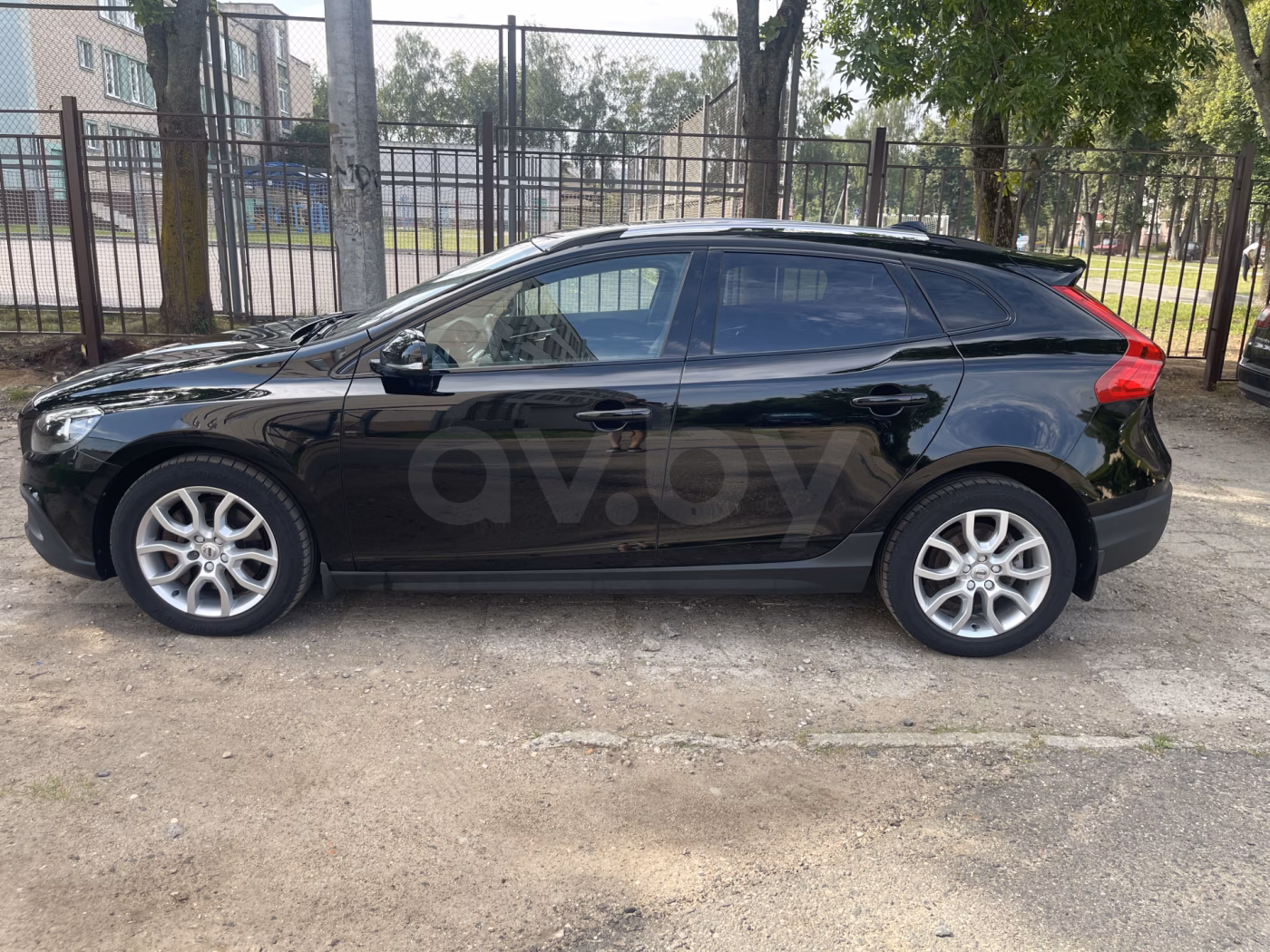 Volvo V40 Cross Country фото 11