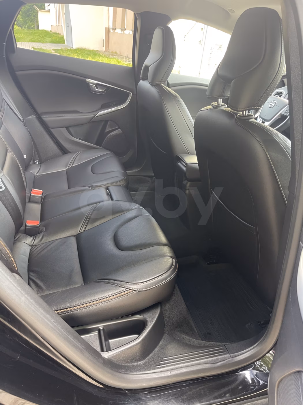 Volvo V40 Cross Country фото 24