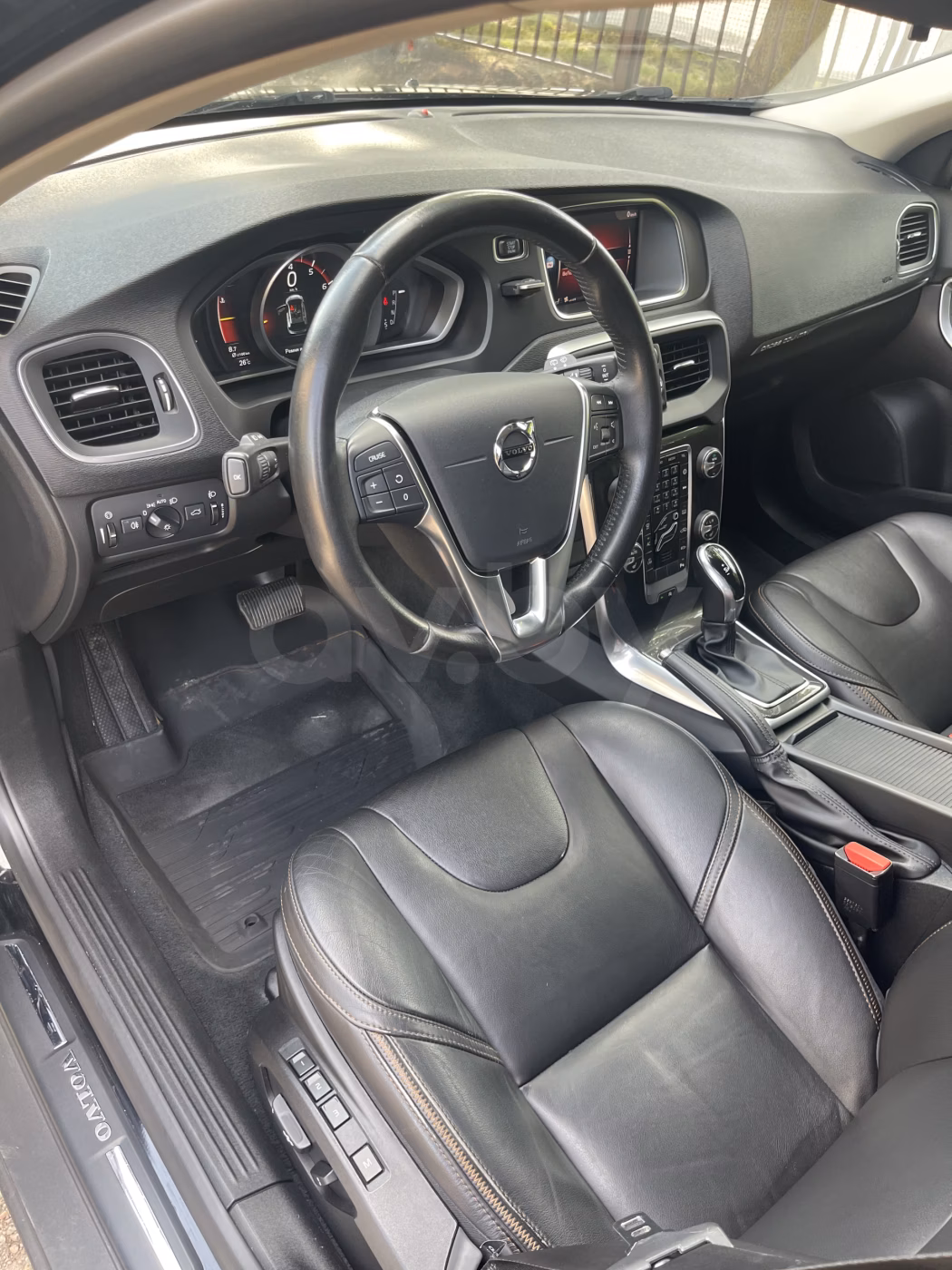 Volvo V40 Cross Country фото 17