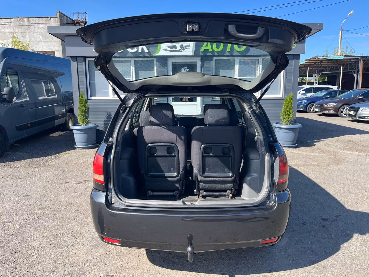Toyota Avensis Verso фото 10