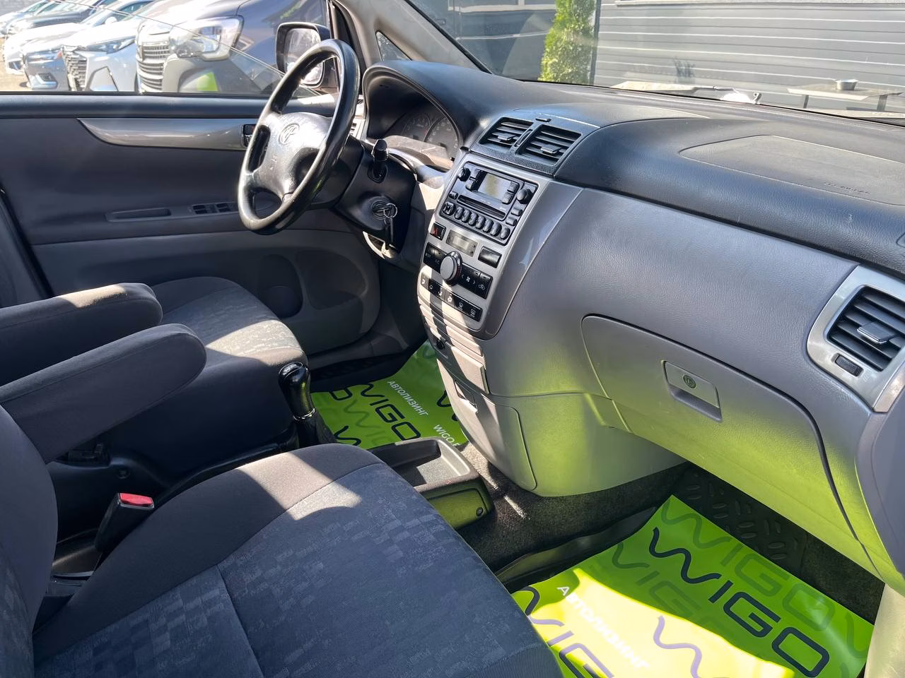 Toyota Avensis Verso фото 21