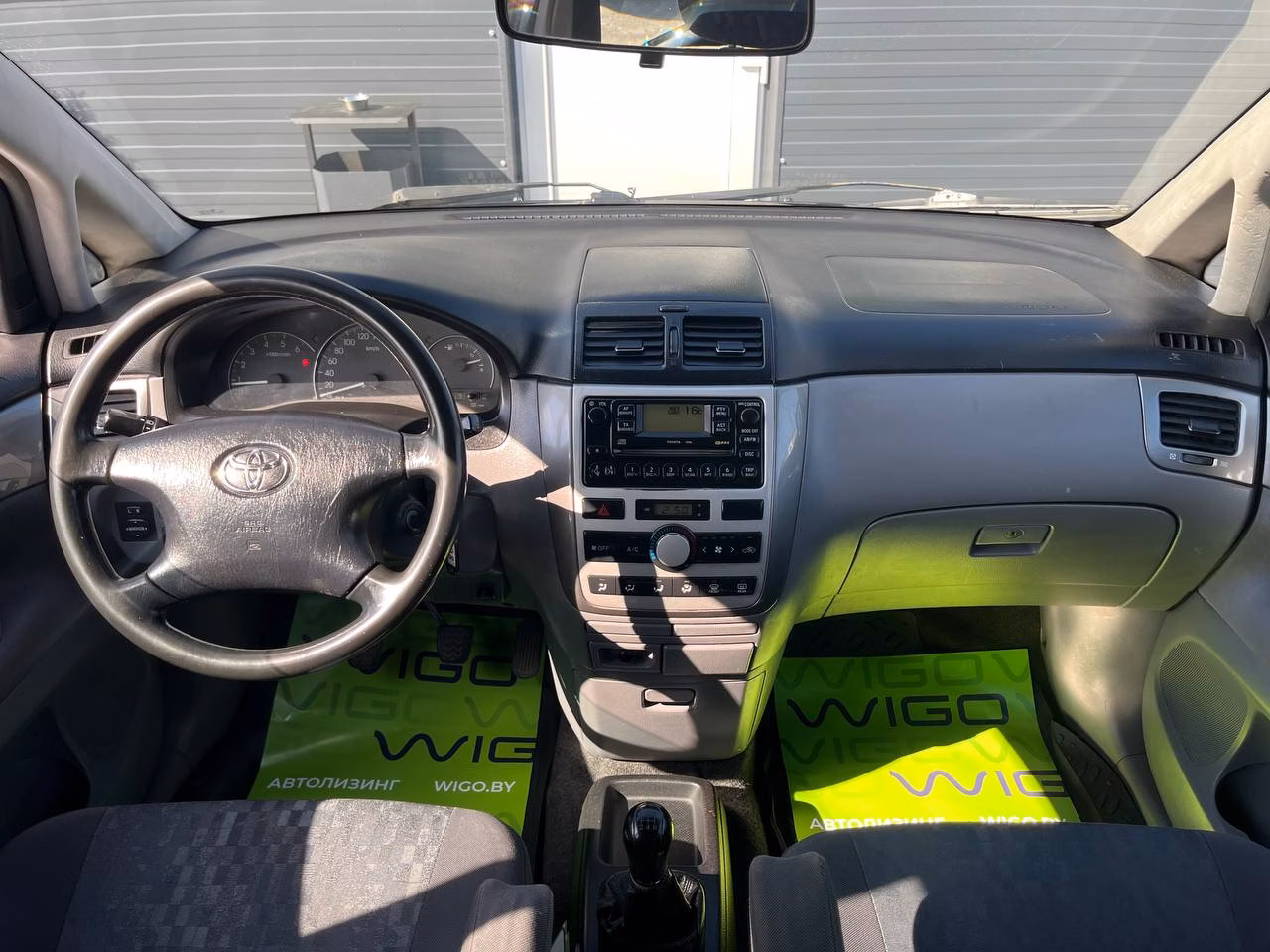 Toyota Avensis Verso фото 15