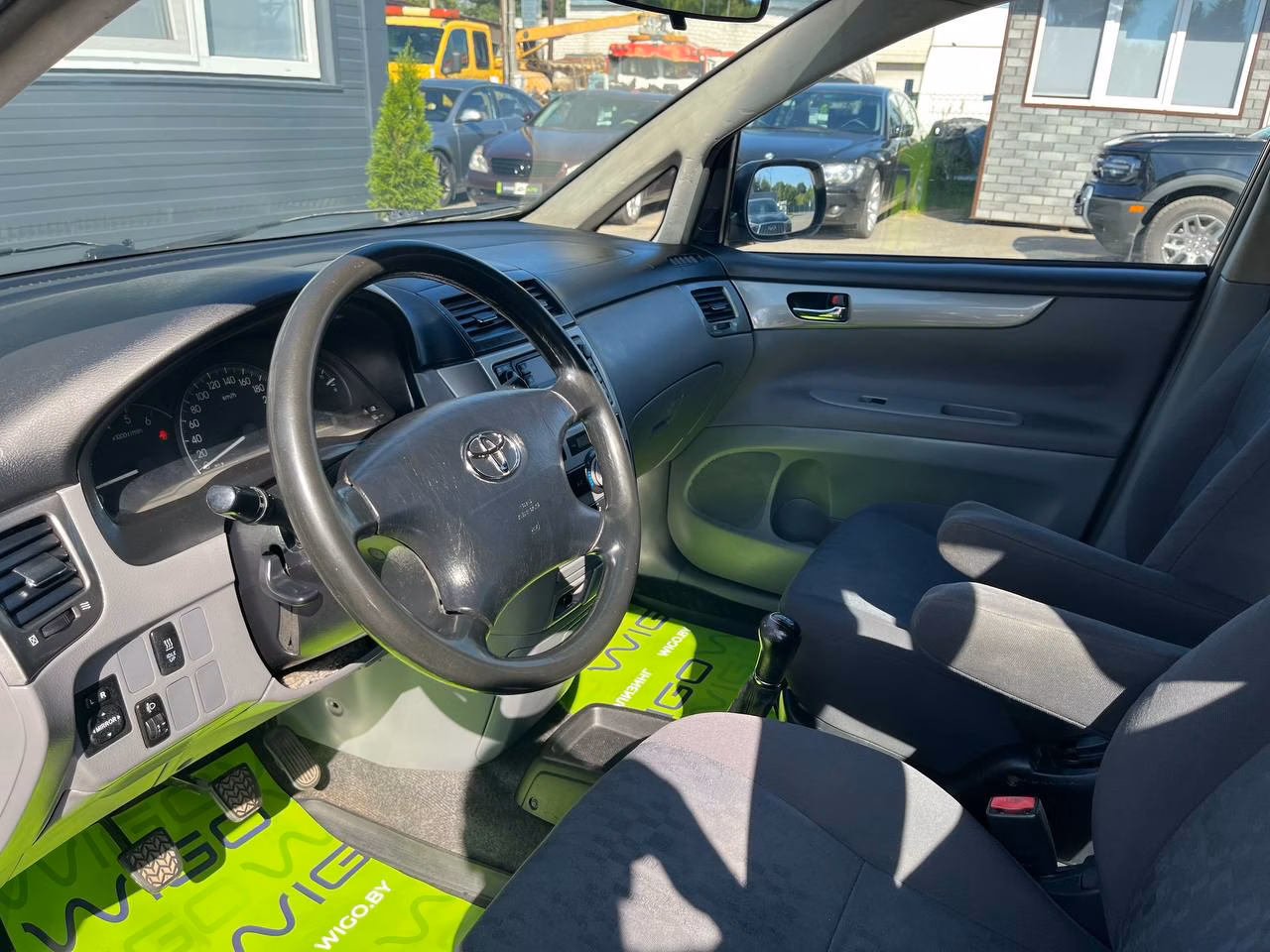 Toyota Avensis Verso фото 17