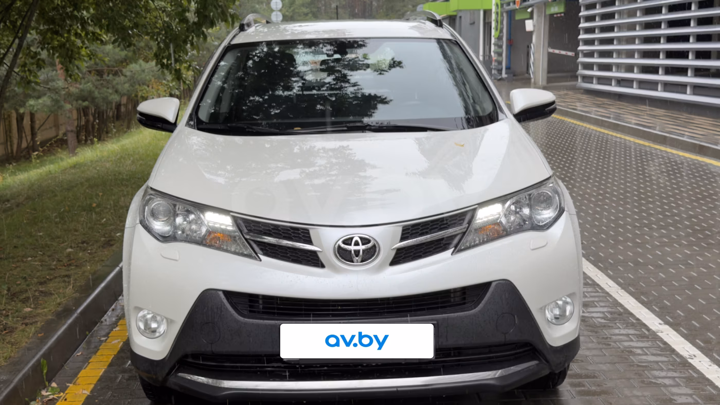 Toyota RAV4 фото 3