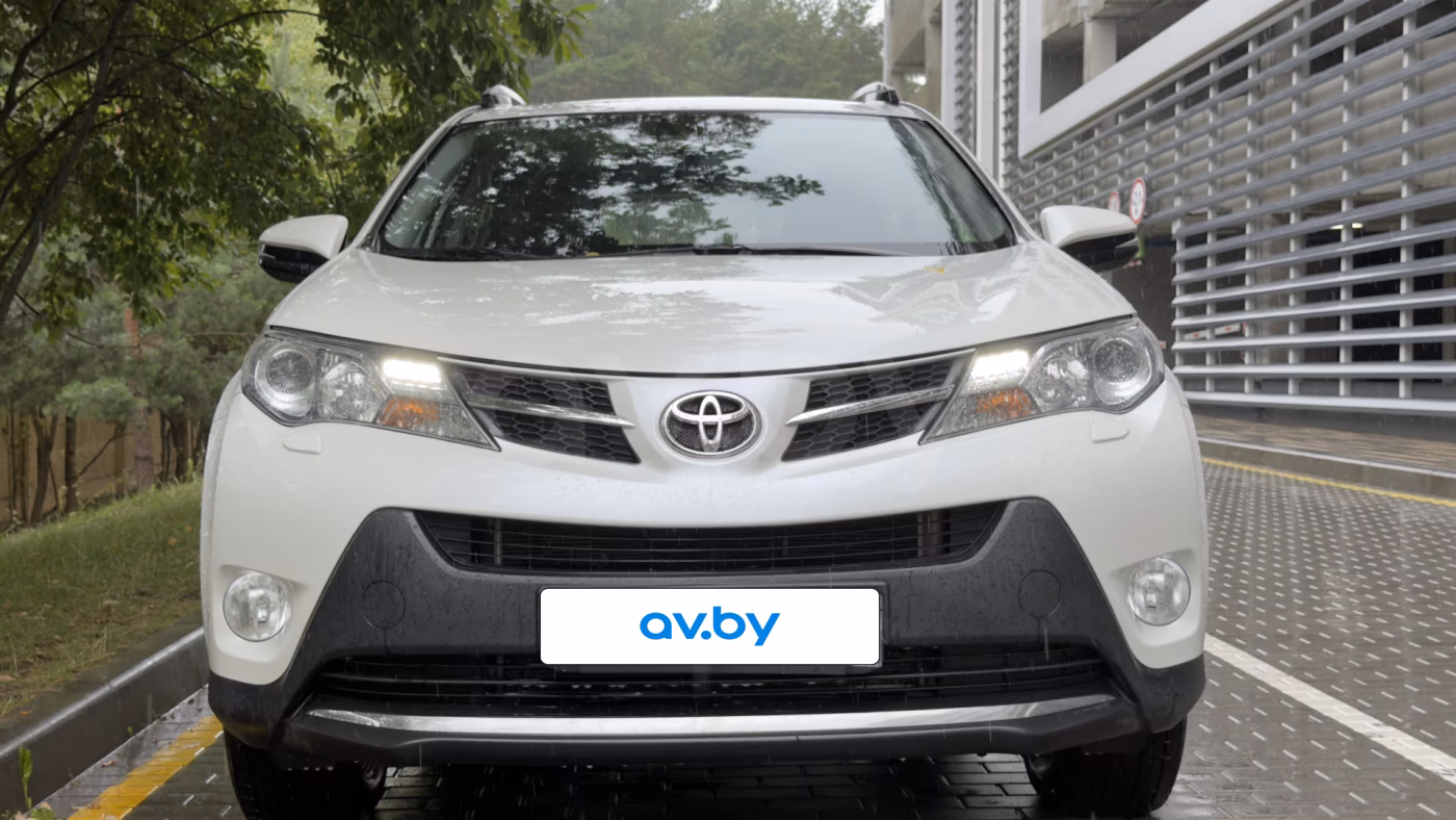 Toyota RAV4 фото 4