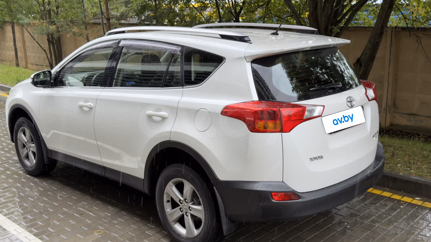 Toyota RAV4 фото 9