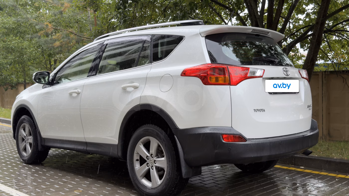 Toyota RAV4 фото 10