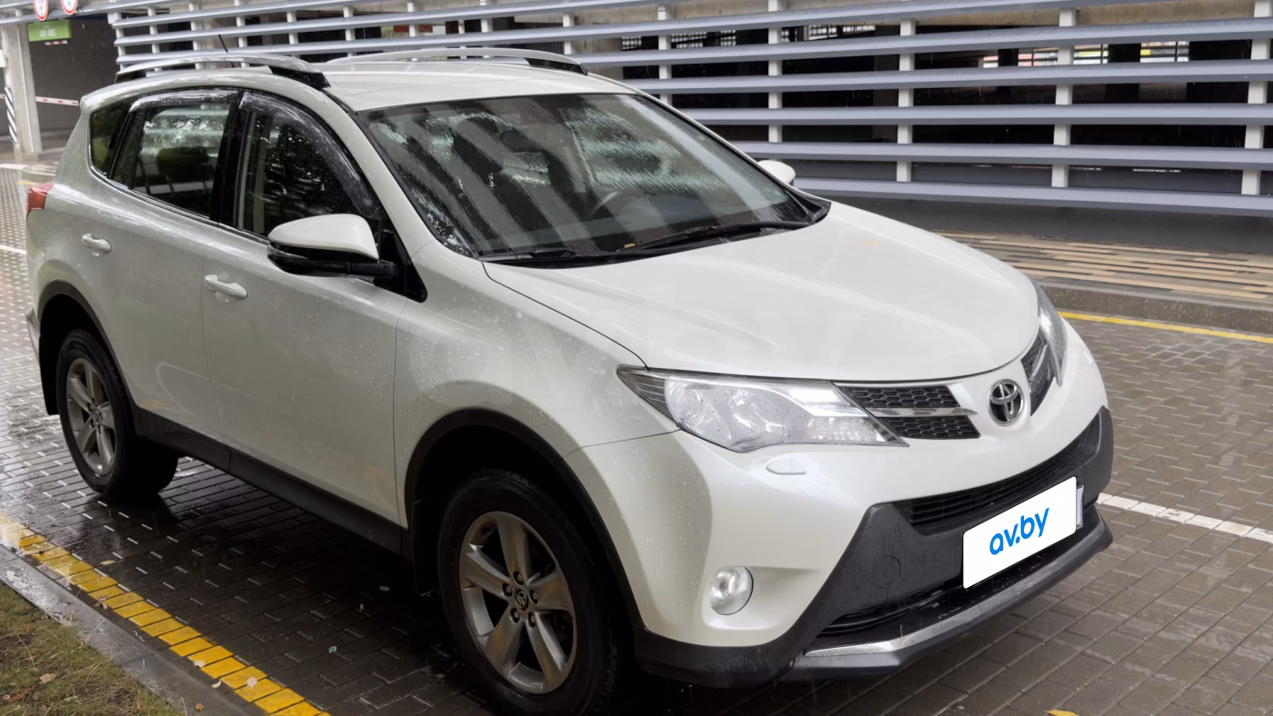 Toyota RAV4 фото 5