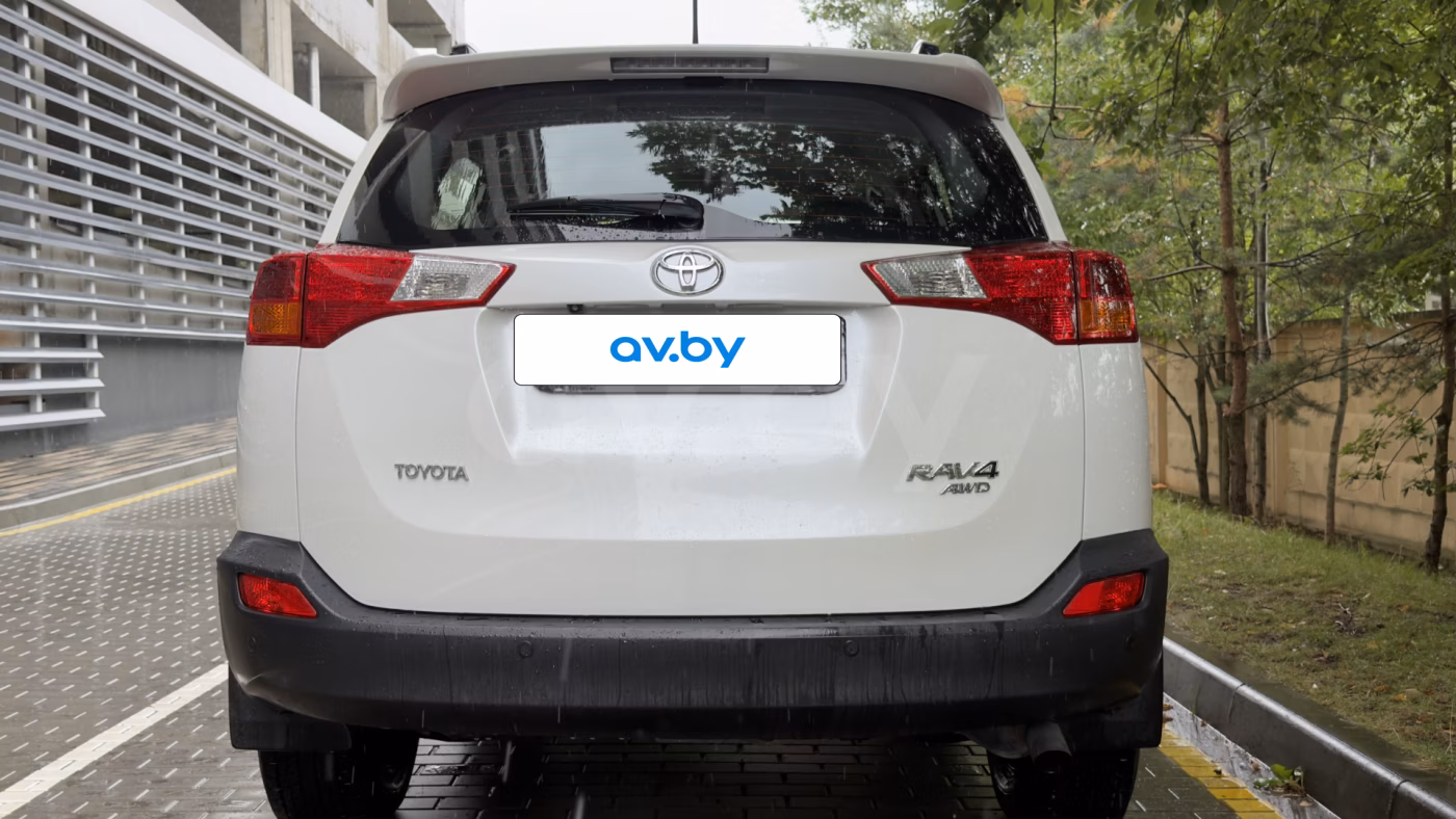 Toyota RAV4 фото 12
