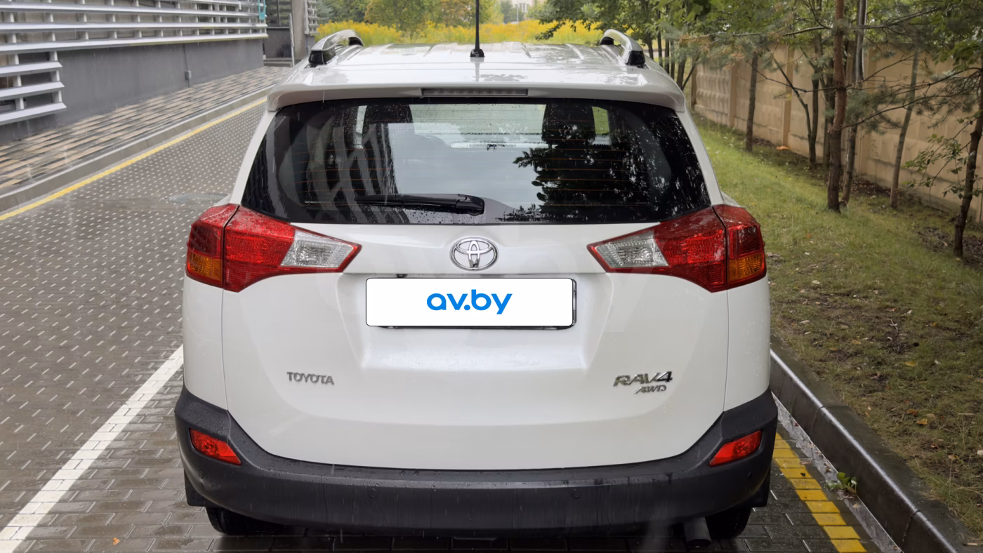 Toyota RAV4 фото 11