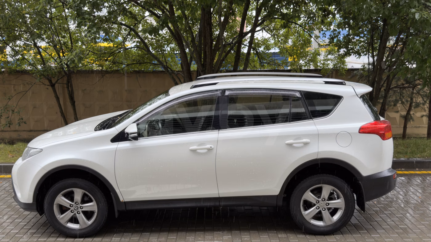 Toyota RAV4 фото 7