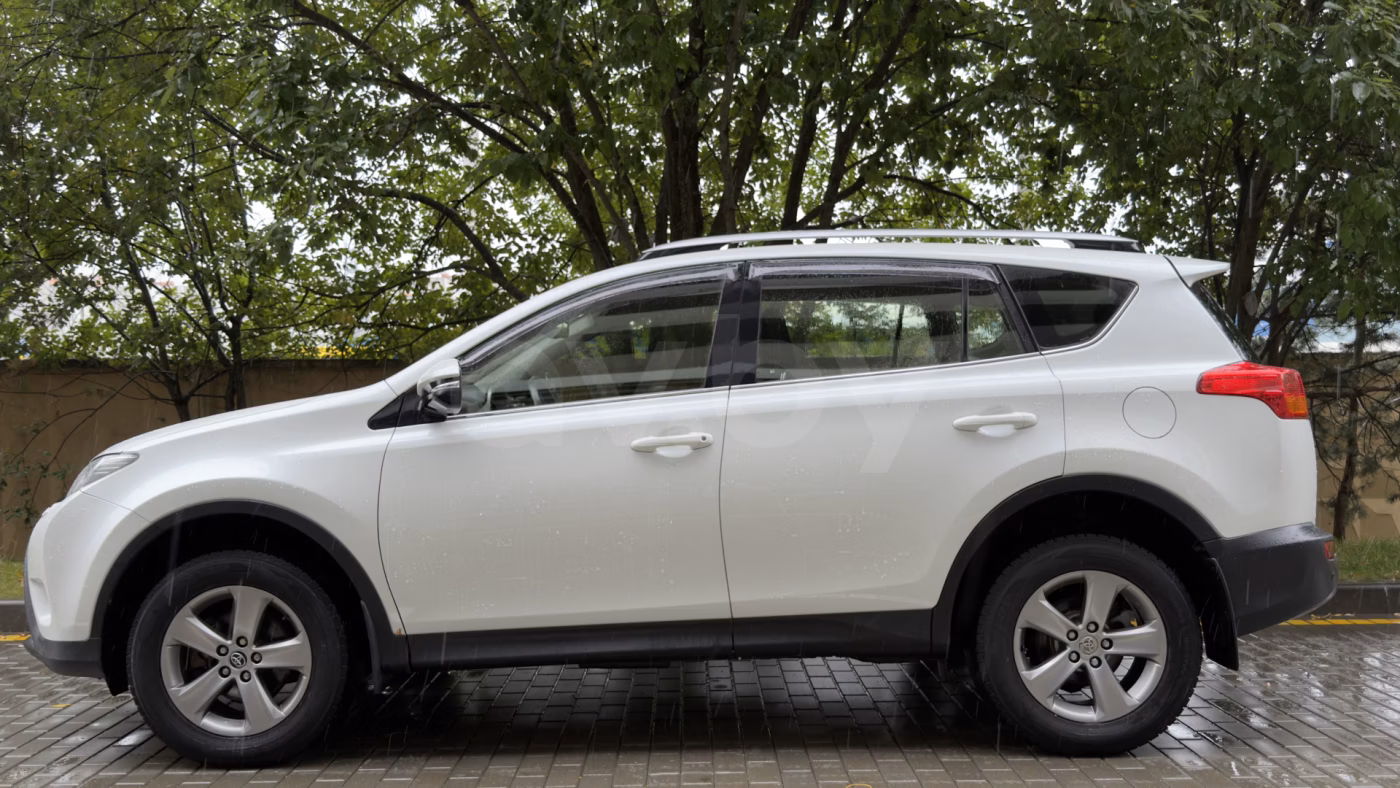 Toyota RAV4 фото 8