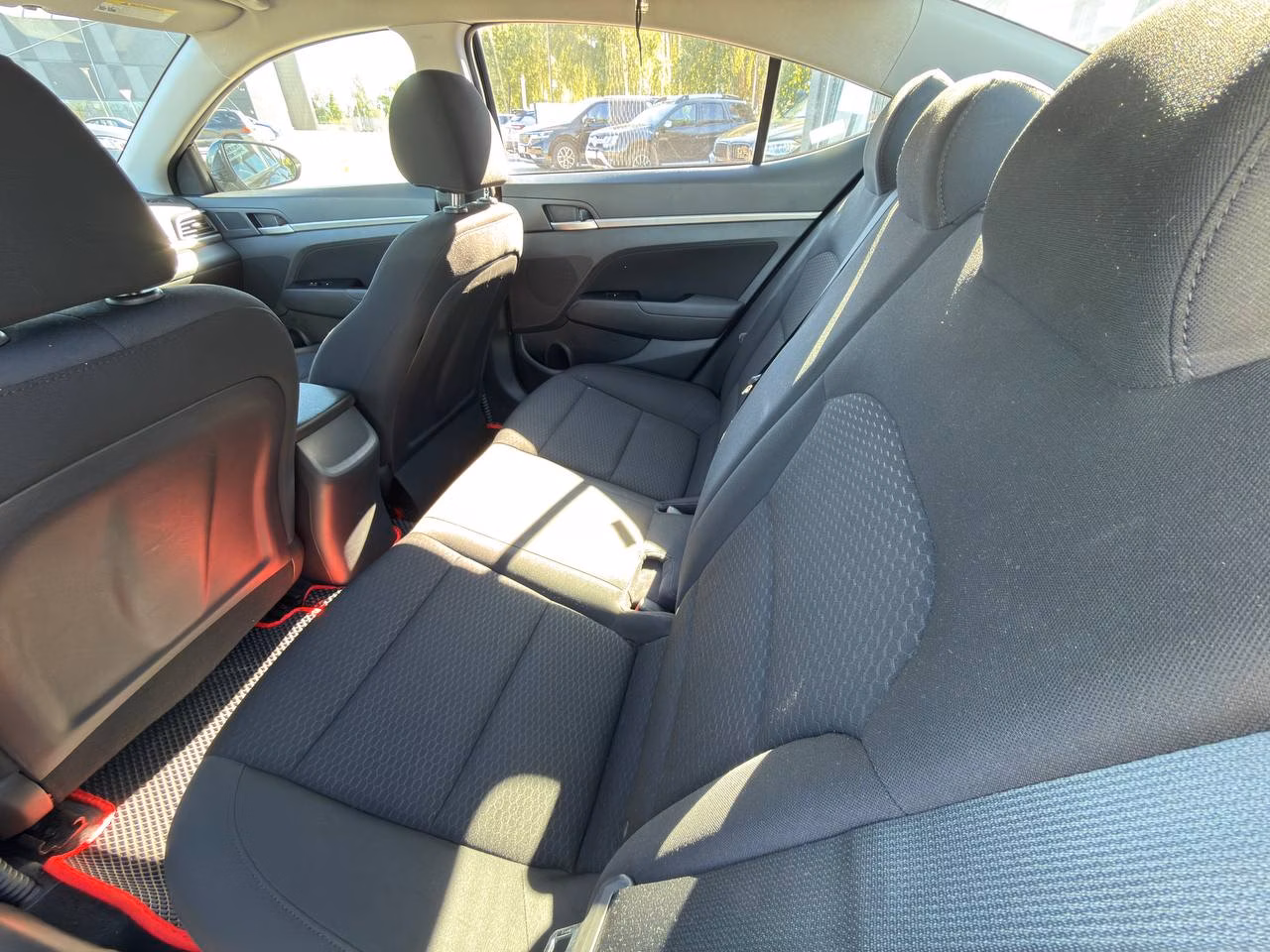 Hyundai Elantra фото 3