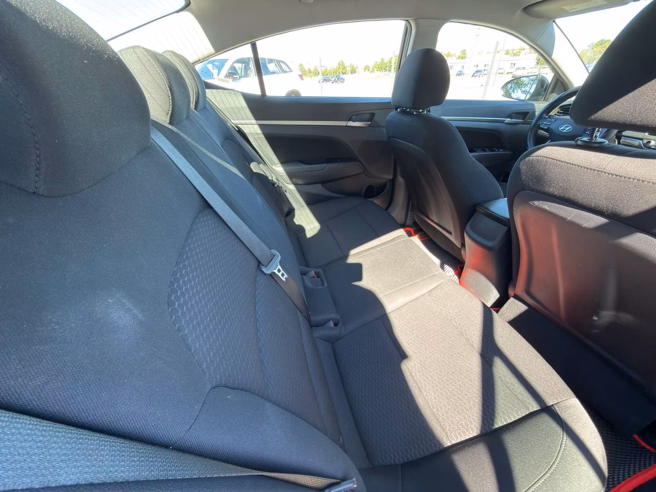 Hyundai Elantra фото 11