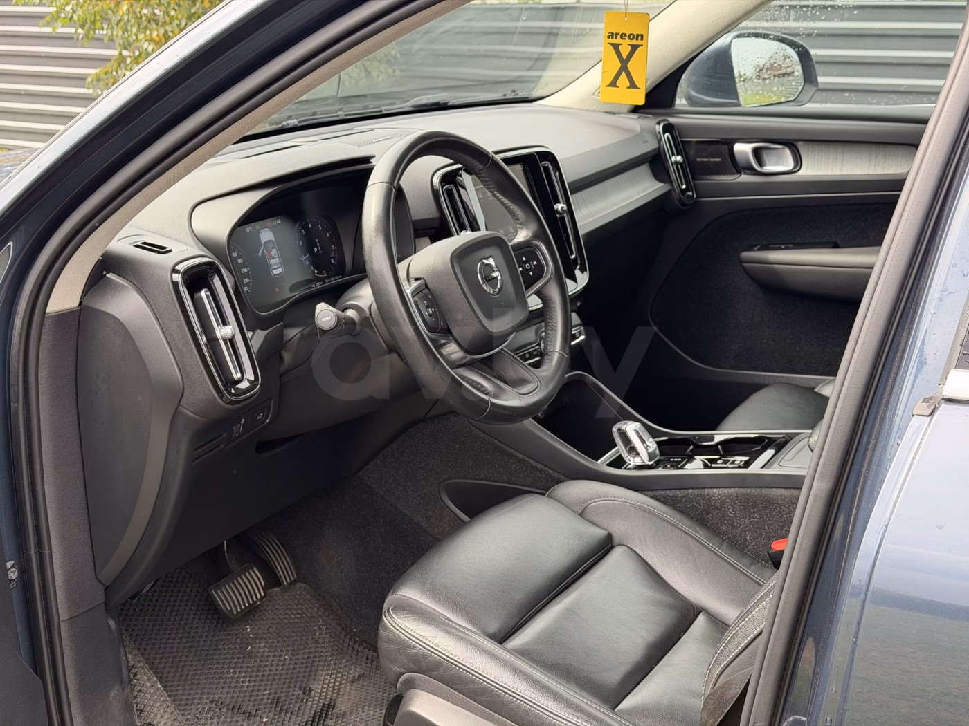 Volvo XC40 фото 8