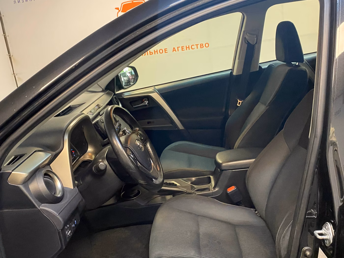 Toyota RAV4 фото 5