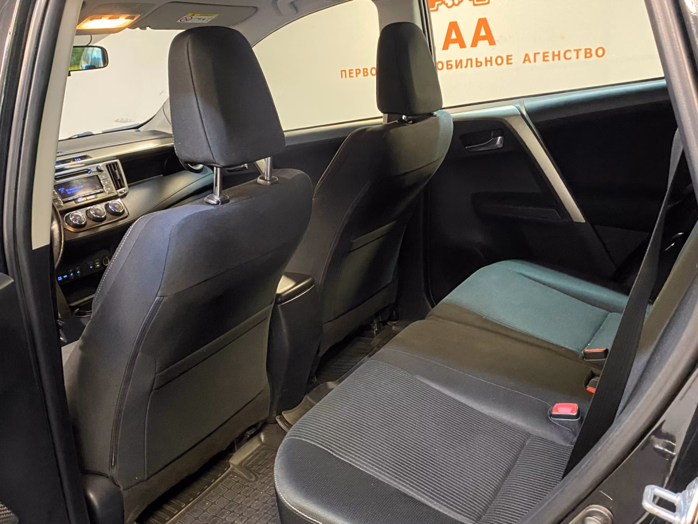 Toyota RAV4 фото 6