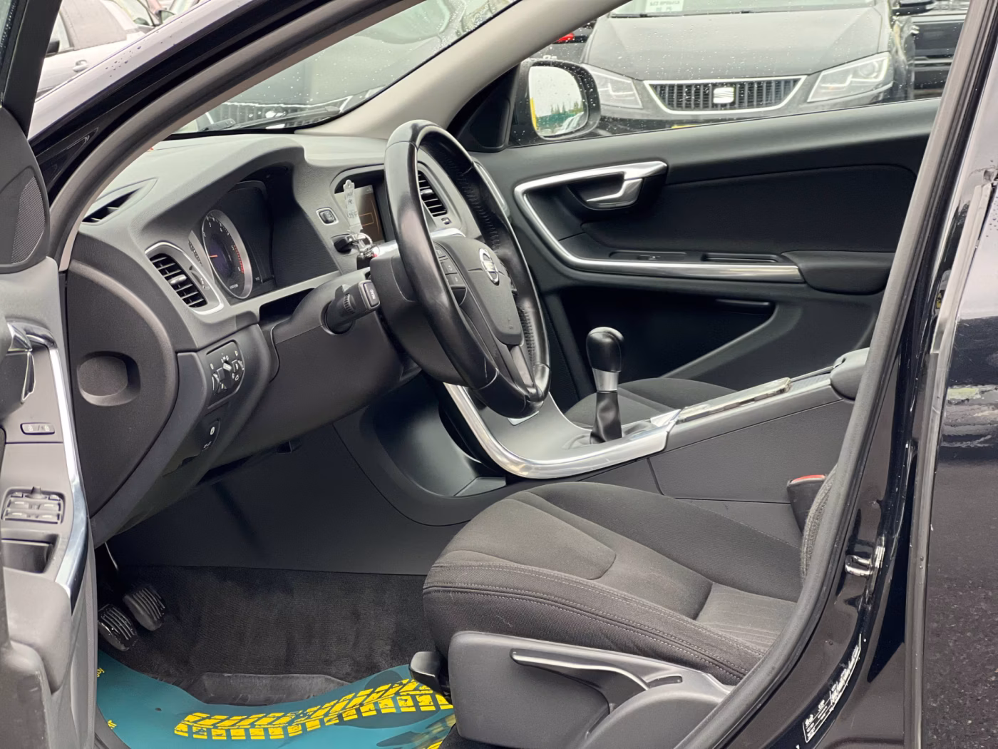 Volvo V60 фото 11