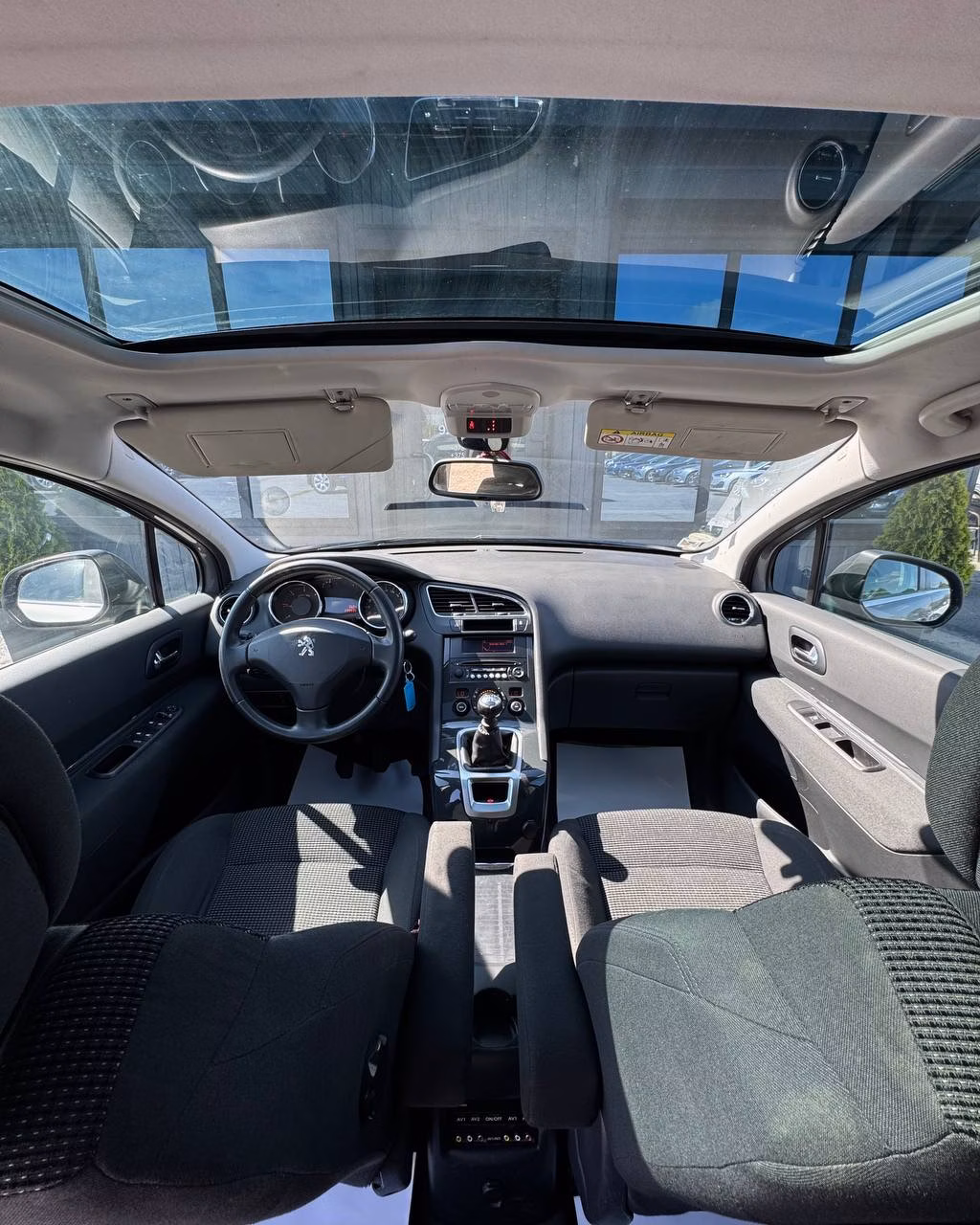 Peugeot 5008 фото 9