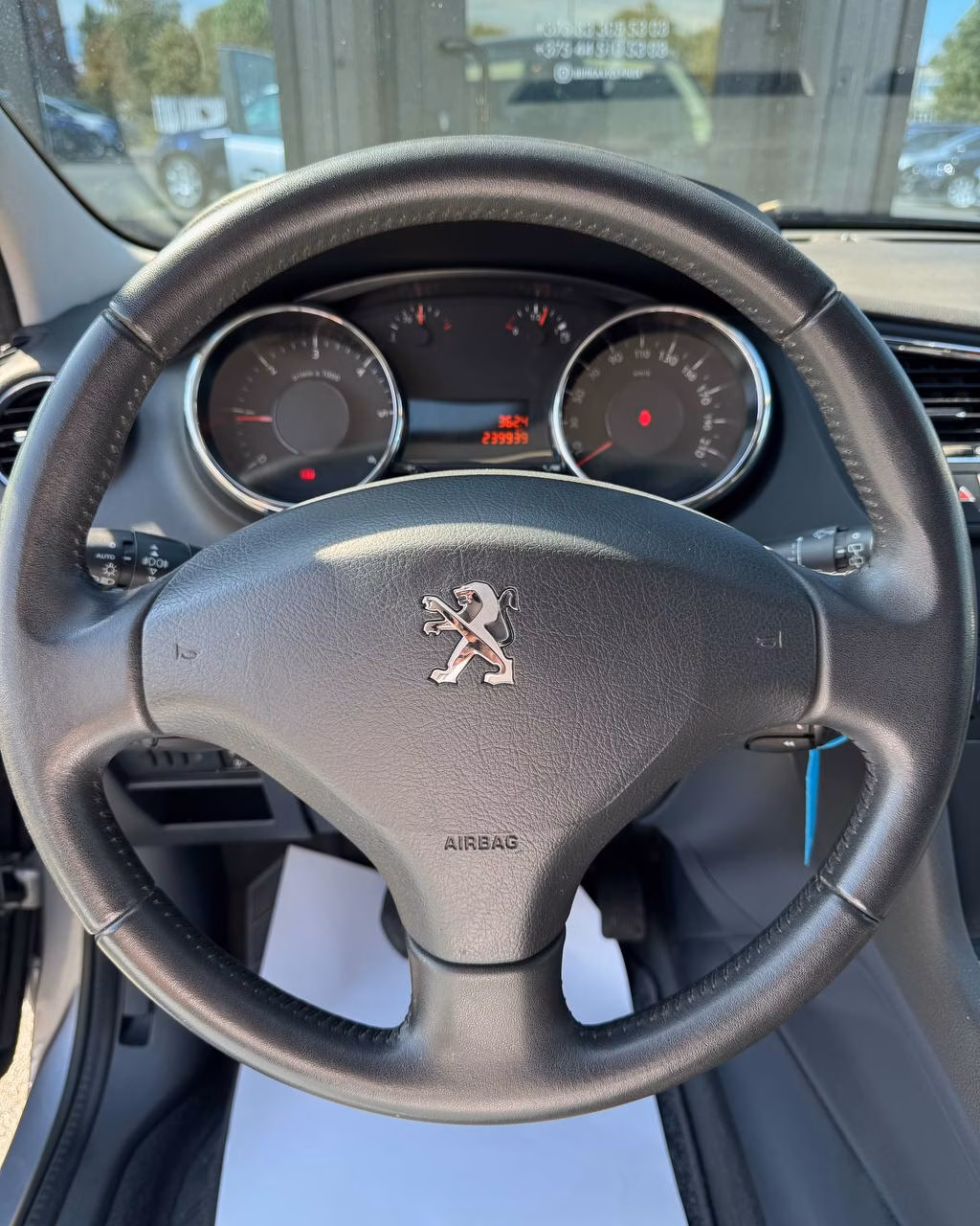 Peugeot 5008 фото 10
